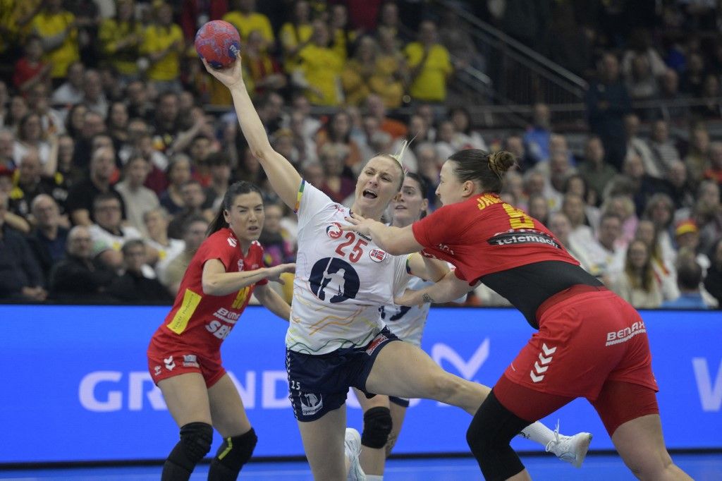 A világ legjobb női kézilabdázóját, Henny Reistadot büntetlenül ütötték-verték a montenegróiak a negyeddöntőben