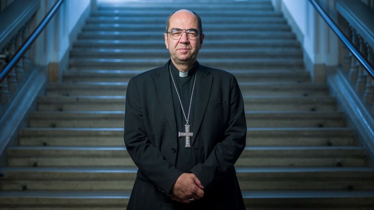 „Keresd a békét és járj a nyomában!” – Karácsonyi interjú Székely János püspökkel