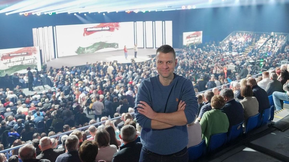 Menczer Tamás: Háborúba rángatnák Európát, mi nemet mondunk + videó