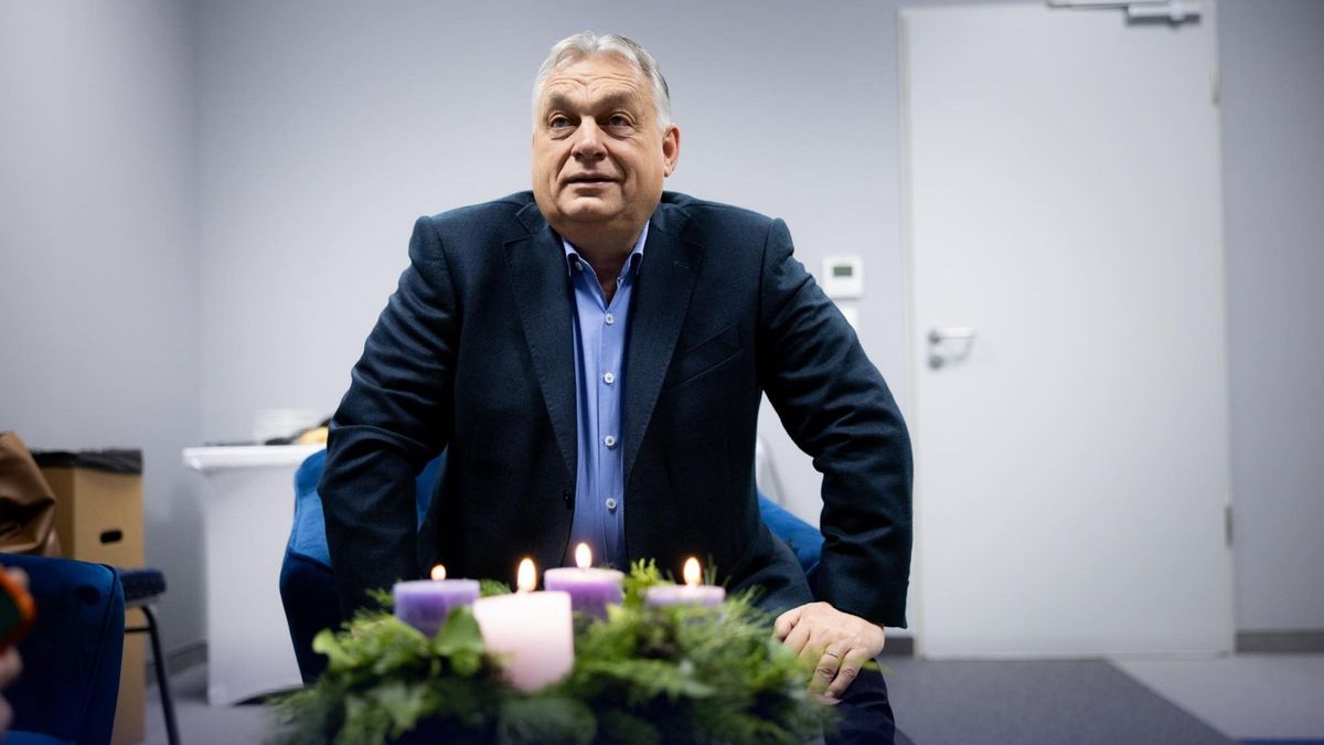 Orbán Viktor meggyújtotta a negyedik gyertyát is az adventi koszorún