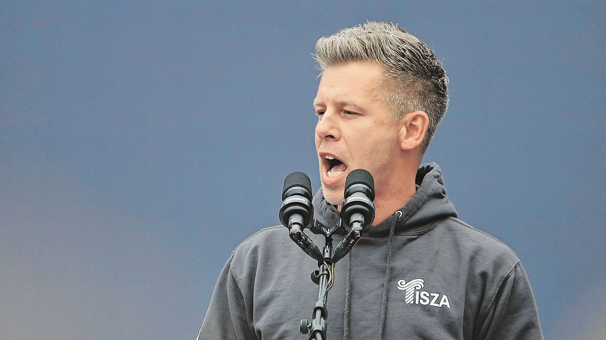 Magyar Pétert már a gagyiboltban is leárazták, kifutó tétel lett