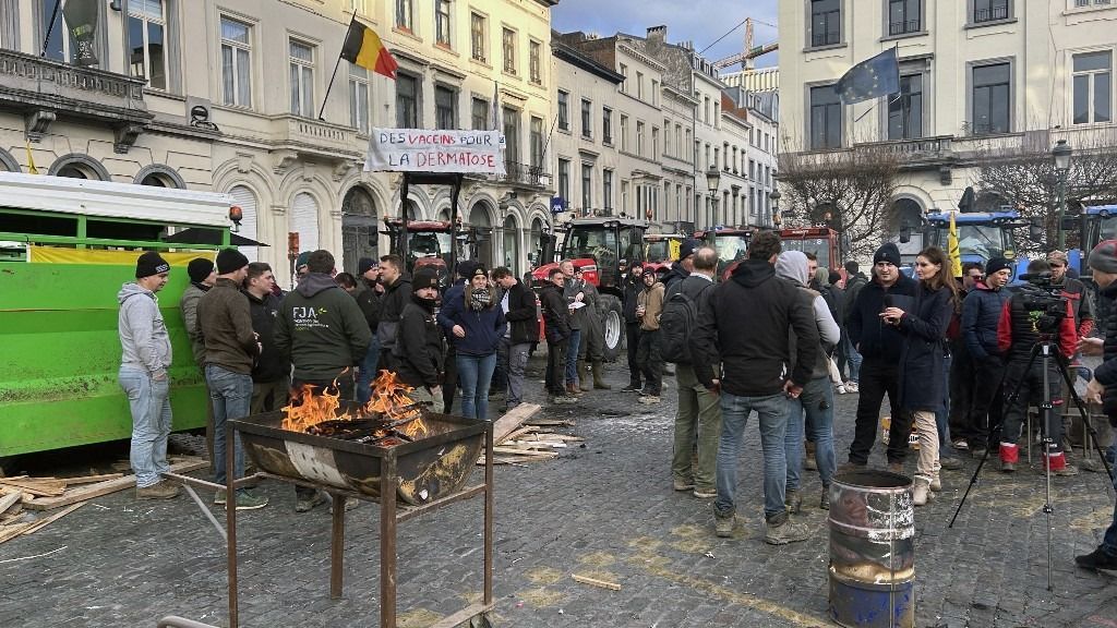 Deák Dániel beszámol a gazdák jelenleg is zajló tüntetéséről Brüsszelben