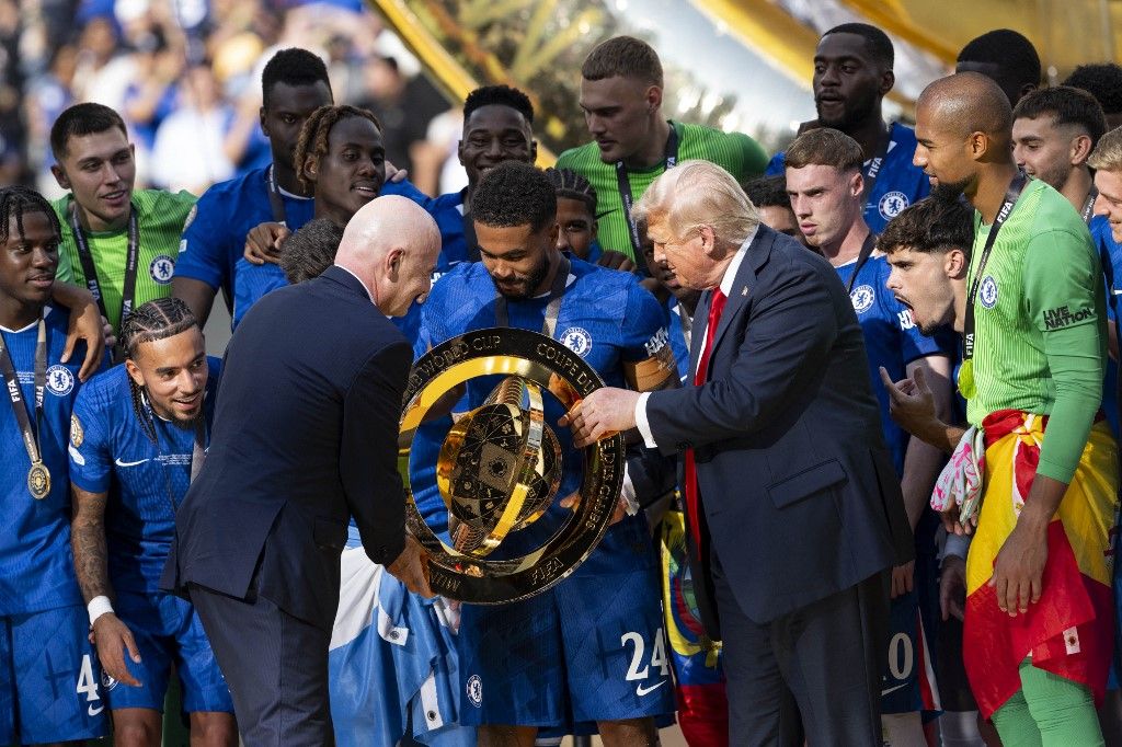 NEW JERSEY, UNITED STATES - JULY 13: Chelsea’s players celebrate the victory with the winner’s trophy next to President of United States Donald Trump and FIFA President is Gianni Infantino following the FIFA Club World Cup 2025 Final match between PSG and Chelsea at MetLife Stadium on July 13, 2025 in New Jersey. Mostafa Bassim / Anadolu (Photo by Mostafa Bassim / Anadolu via AFP)