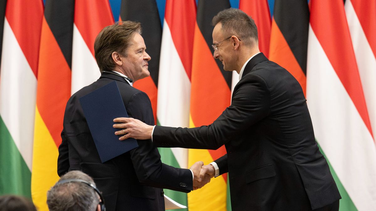 Kitüntették Markus Schafert, a Mercedes-Benz AG igazgatótanácsának tagját