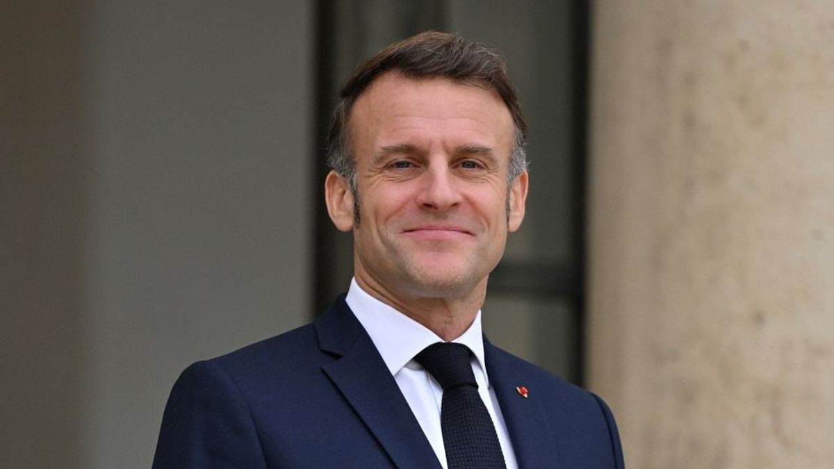 Macron cenzúrát vezetne be