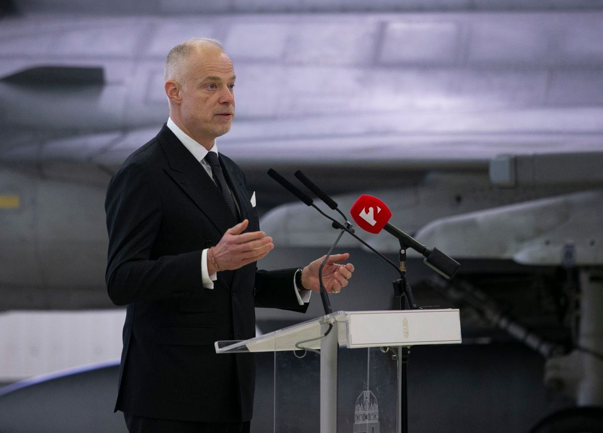 Kecskemét, 2025. december 15.
Szalay-Bobrovniczky Kristóf honvédelmi miniszter beszédet mond a Magyar Honvédség Balti Fegyveres Légvédelmi Készenléti Alegység Blokk 69 visszafogadó ünnepségén a Magyar Honvédség vitéz Szentgyörgyi Dezső 101. Repülődandár kecskeméti bázisán 2025. december 15-én.
MTI/Bús Csaba