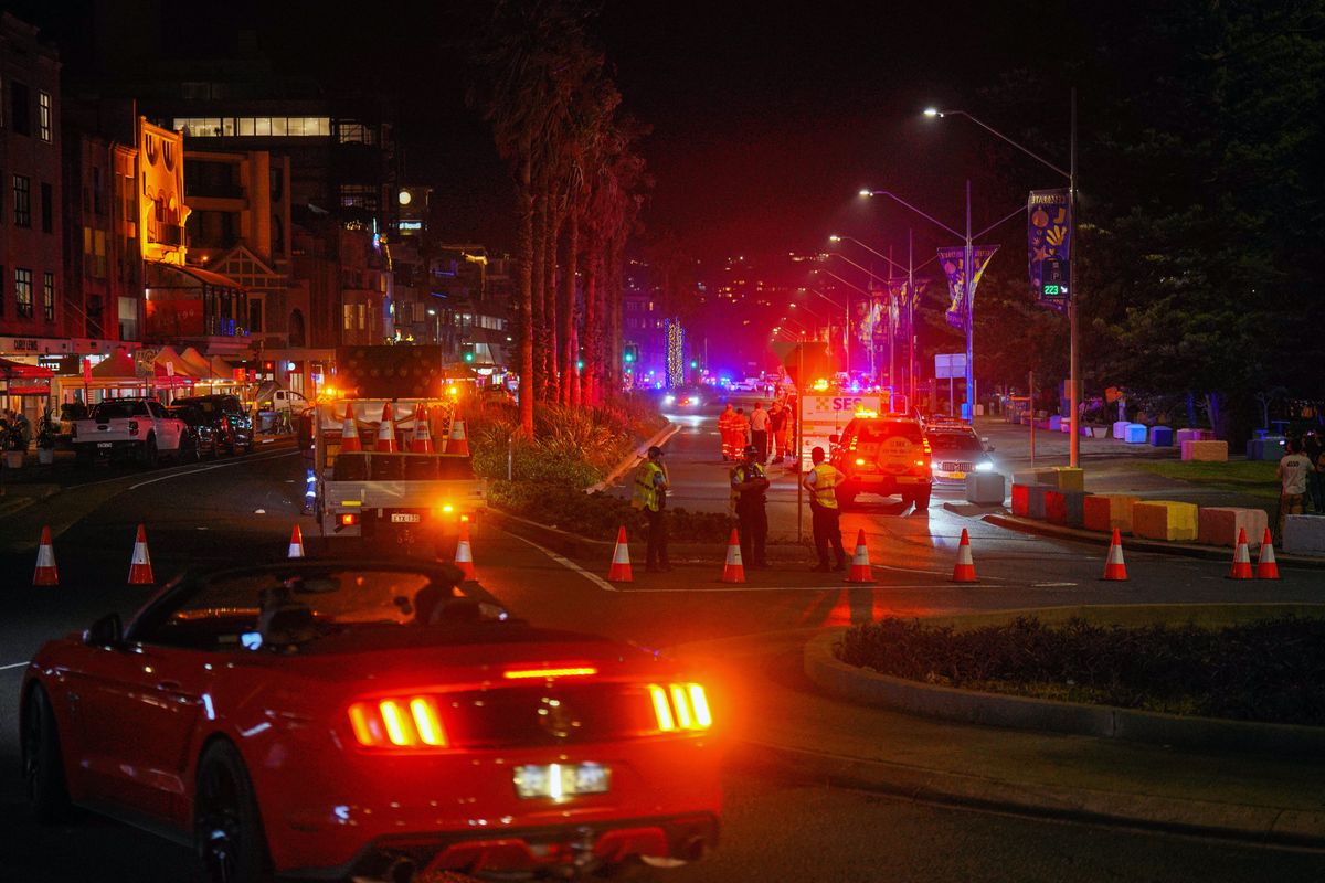 Antiszemita indíttatású terrortámadás történt Sydneyben, Bondi Beachen Fotó: CLAUDIO GALDAMES A / ANADOLU