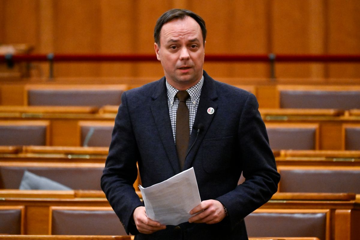 Budapest, 2025. december 9.
Nyitrai Zsolt, a Fidesz képviselője, miniszterelnöki biztos felszólal a mohácsi csata hőseinek emlékéről szóló törvényjavaslat vitájában az Országgyűlés plenáris ülésén 2025. december 9-én.
MTI/Hegedüs Róbert