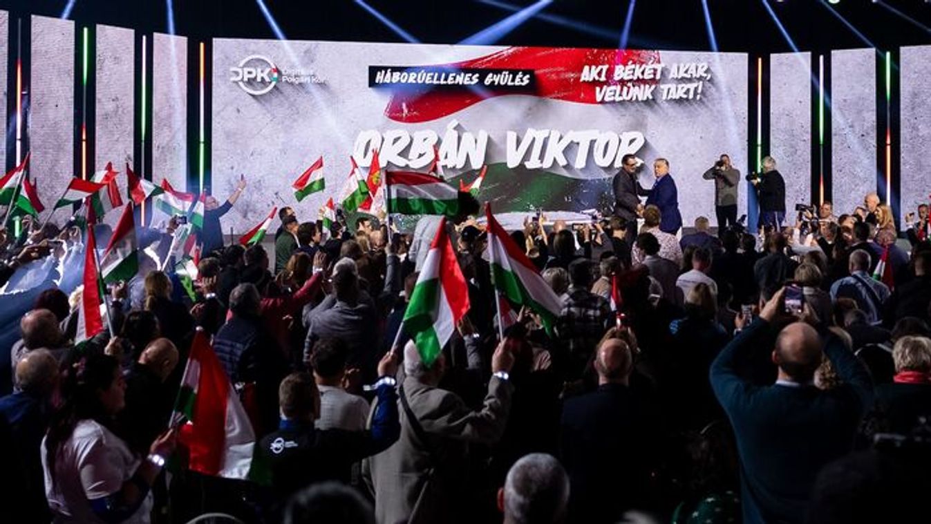 Viktor Orban and Jeno Csiszar at the anti-war rally in Kecskemet on December 6, 2025 (Photo: Attila Polyak)