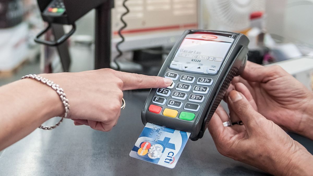 Karácsony után sincs megállás: roham a boltokban, pörögnek a hitelek