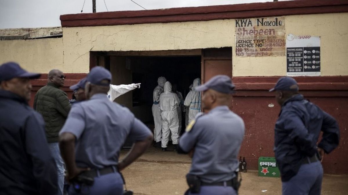 Fegyveresek gyilkoltak meg több embert egy bárban