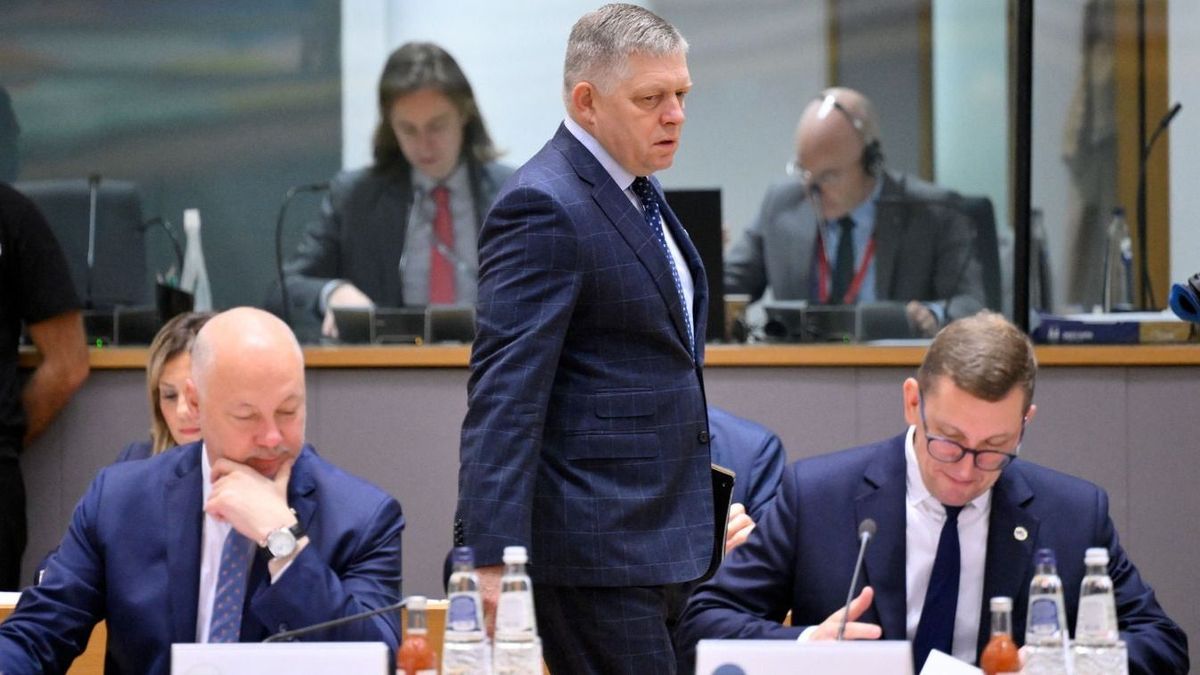 Robert Fico Orbán Viktor mellett: Nem támogatjuk Ukrajna katonai kiadásainak finanszírozását