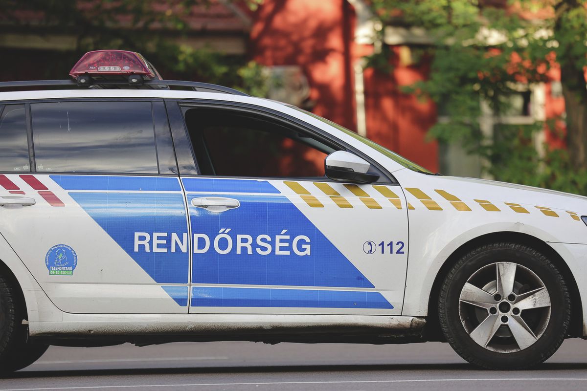 20251012 Eger
Felborult egy mentő vasárnap délután a Egerben a Vörösmarty és Szvorényi utca kereszteződésében. Mentők és egy tűzoltó is a helyszínre érkezett
Fotó: Huszár Márk HM
Heves Megyei Hírlap