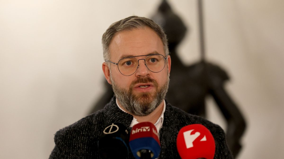 Szerencs, 2025. december 2.
Orbán Balázs, a miniszterelnök politikai igazgatója a kormánypártok országjárásának szerencsi fóruma előtt tartott sajtótájékoztatón 2025. december 2-án.
MTI/Vajda János