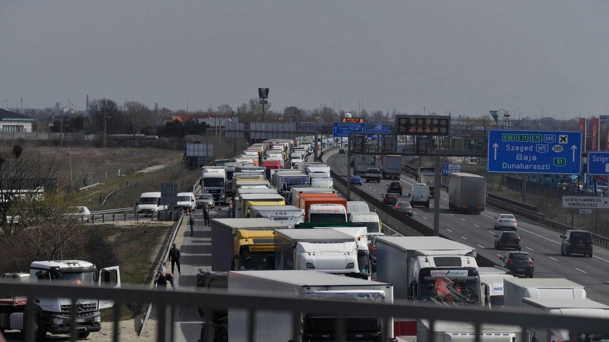 Egyszerre nézte a kormány a kistelepüléseken élők és a fuvarozók érdekeit