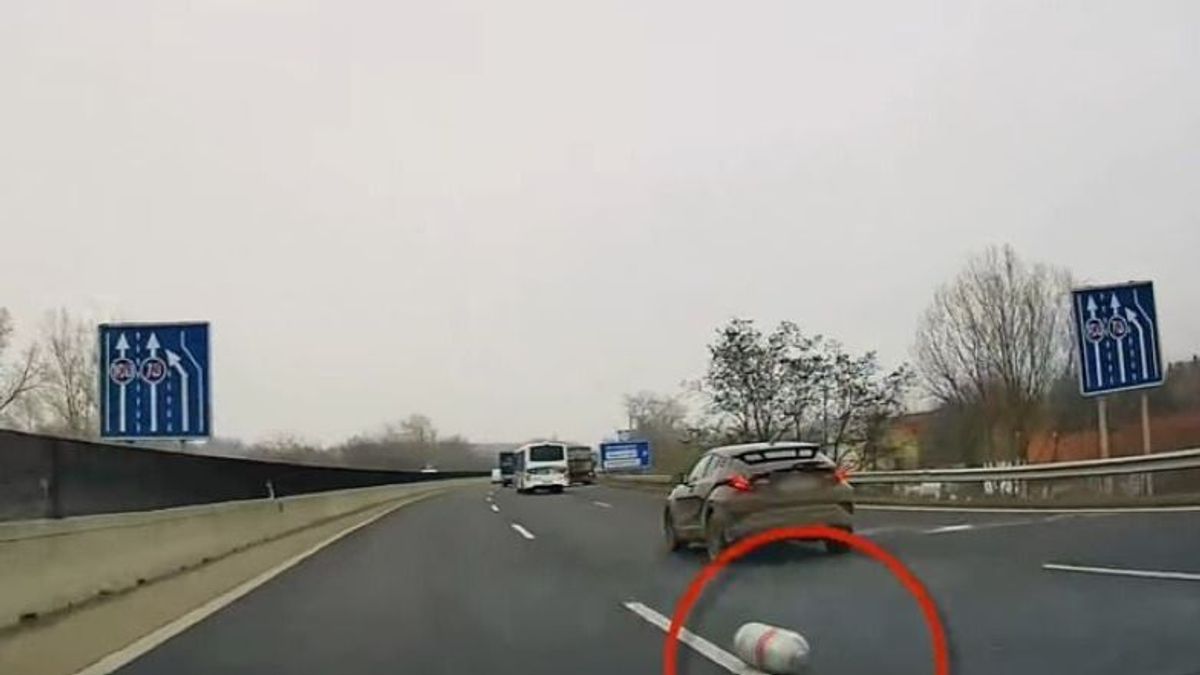 Elszabadult gázpalackot kerülgettek az autók 130-cal az M3-as autópályán + videó