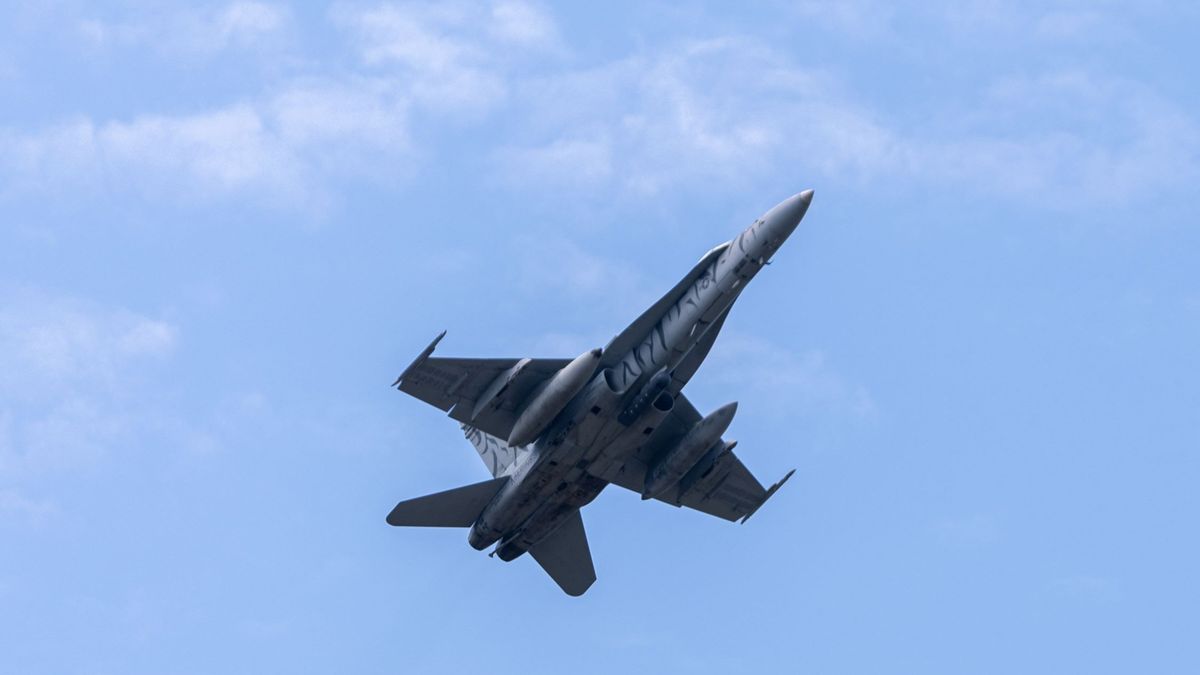 Feszült a helyzet: felszálltak az amerikai vadászgépek