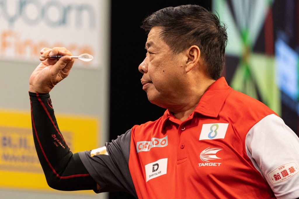 A 71 éves Paul Lim 2020 óta először nyert mérkőzést a PDC-darts-vb-n – akkor épp következő ellenfele, Luke Humphries ellen győzött