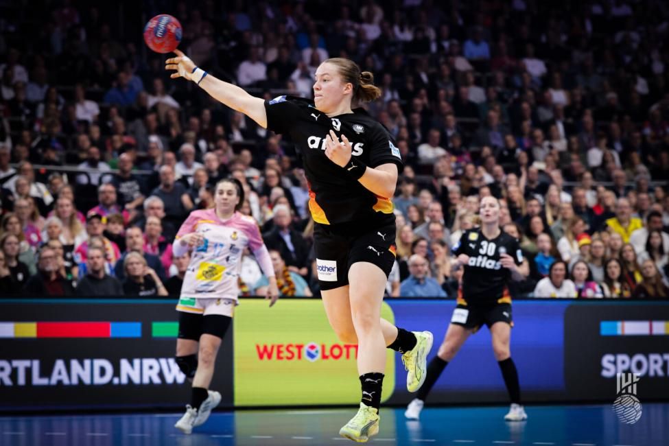 Több mint tízezer néző előtt játszottak a németek hazai pályán a női kézilabda-vb-n, ami új rekord, de sehol sincs a magyar válogatott csúcsához képest.