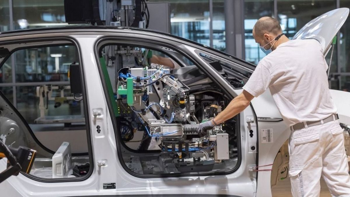 Válságspirálba kerültek a német óriások: a Volkswagen és a BMW is szenved