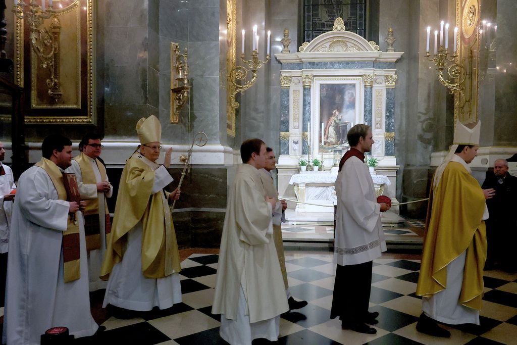 Erdő Péter karácsonyi éjféli szentmisét celebrált a Szent István-bazilikában