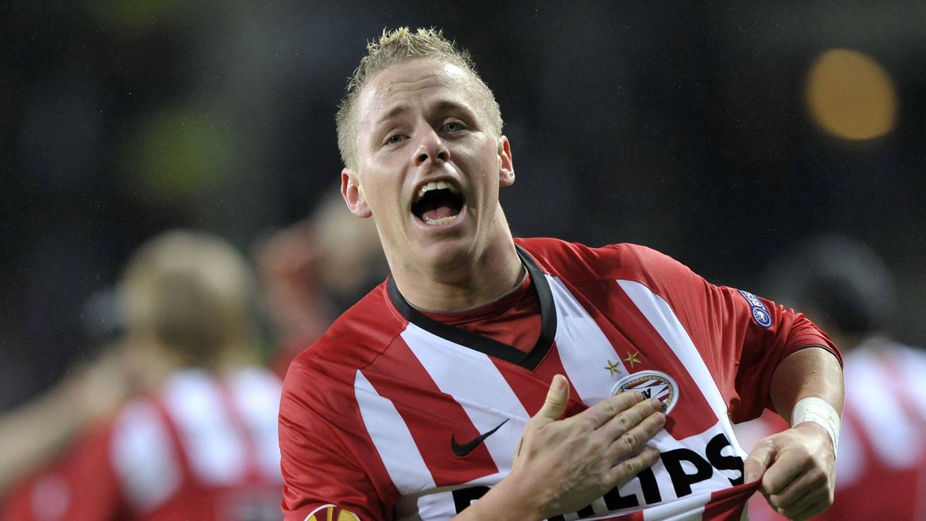 PSV Eindhoven
's Balázs Dzsudzsák celebrates his 2-0 goal against Hamburger SV during their UEFA Europe League football match on February 25, 2010, in Eindhoven.    AFP PHOTO/ ANP/ PAUL VREEKER     ***NETHERLANDS OUT - BELGIUM OUT*** (Photo by PAUL VREEKE