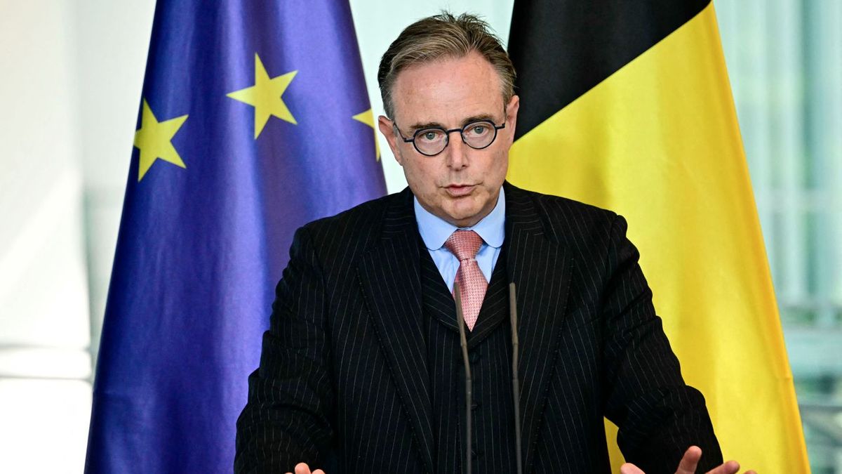 A balga belgák hamarosan dühöngő diktatúrában élnek, ráadásul visszamenőleg