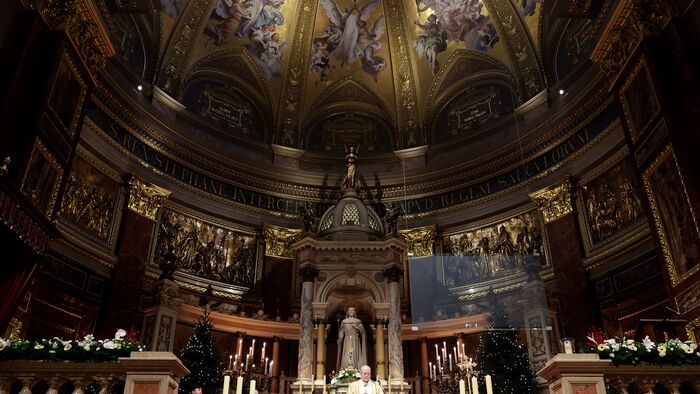 Erdő Péter karácsonyi éjféli szentmisét celebrált a Szent István-bazilikában