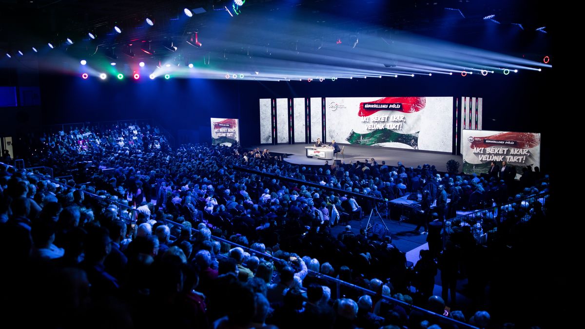 Meglepetésvendégekkel folytatódik Mohácson a DPK háborúellenes országjárása, Magyar Péter feladta