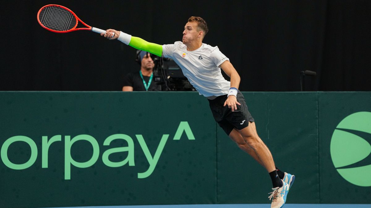 A tatabányai salakon próbálja meg a lehetetlent a magyar férfi-teniszválogatott