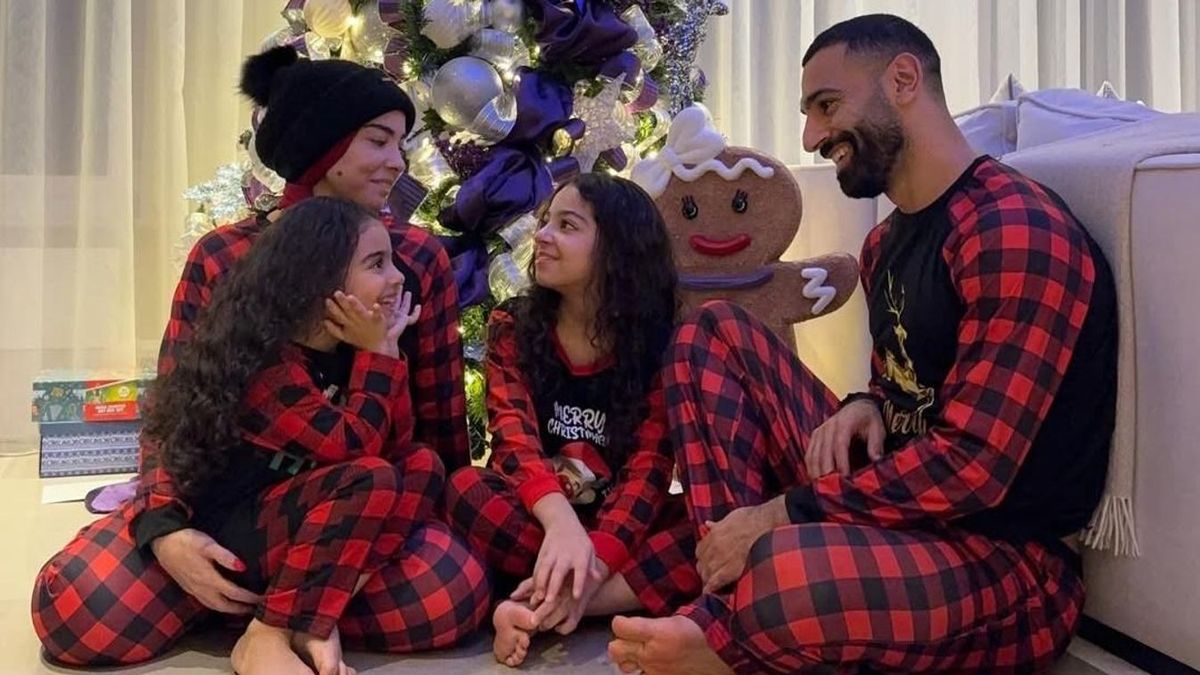 Mohamed Szalah a családjával 2024 karácsonyán