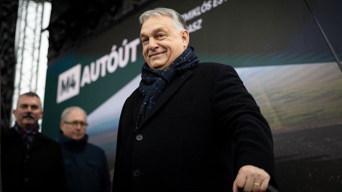 Orbán Viktor megkóstolta és véleményt is mondott a karcagi birkapörköltről + videó