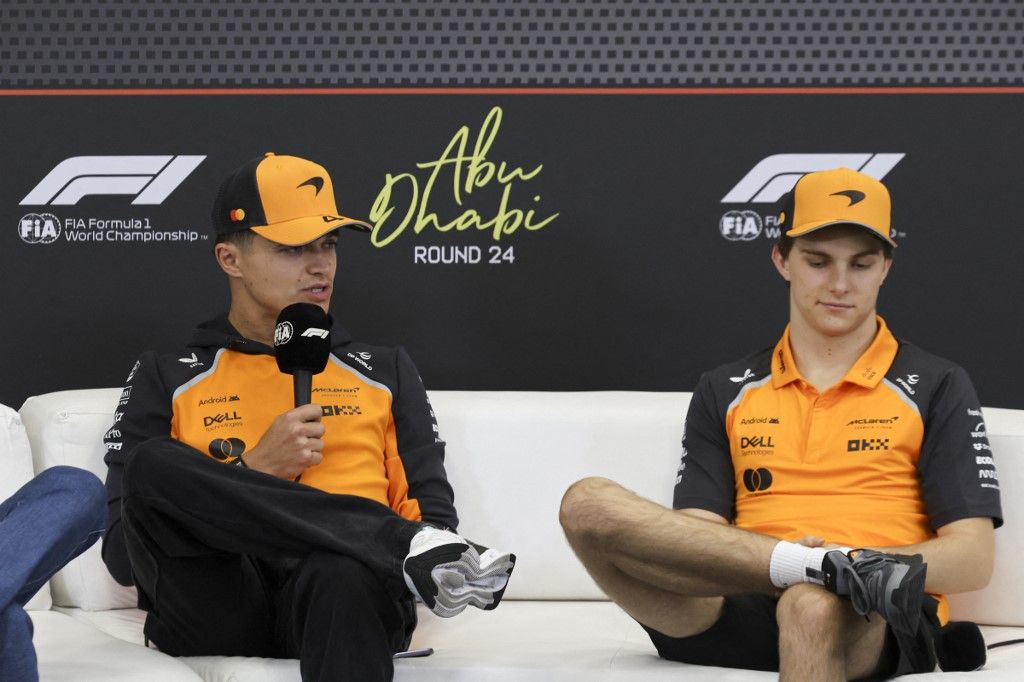 Miközben Oscar Piastri (jobbra) kihagyta a Forma–1-es Abu-dzabi Nagydíj első szabadedzését, mclarenes csapattársa, Lando Norris gyakorolhatott