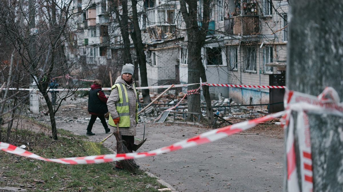 Lángokban állt Kijev az éjszakai orosz támadás után + videó