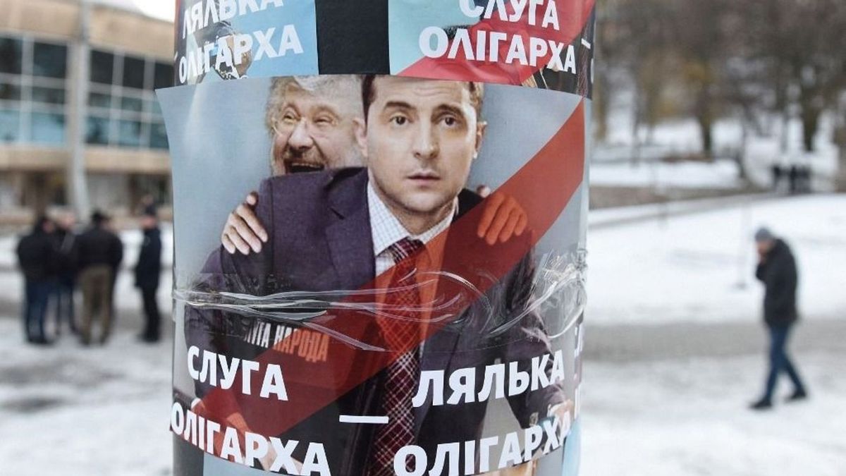 Szavazatok készpénzért – súlyos korrupciós vádak Zelenszkij párttársaival szemben