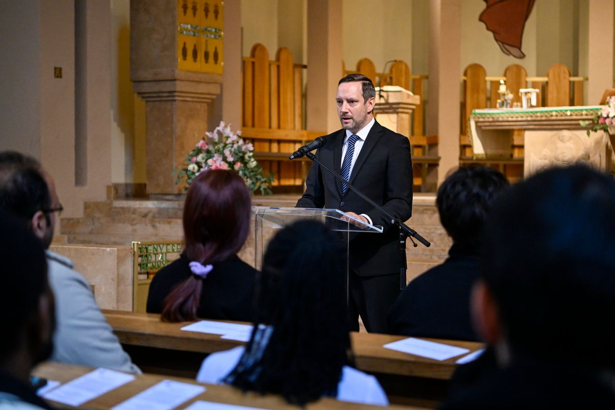 Azbej Tristan, a Külgazdasági és Külügyminisztérium üldözött keresztényeket segítő programokért felelős államtitkára  Fotó: Purger Tamás / MTI Fotószerkesztõség