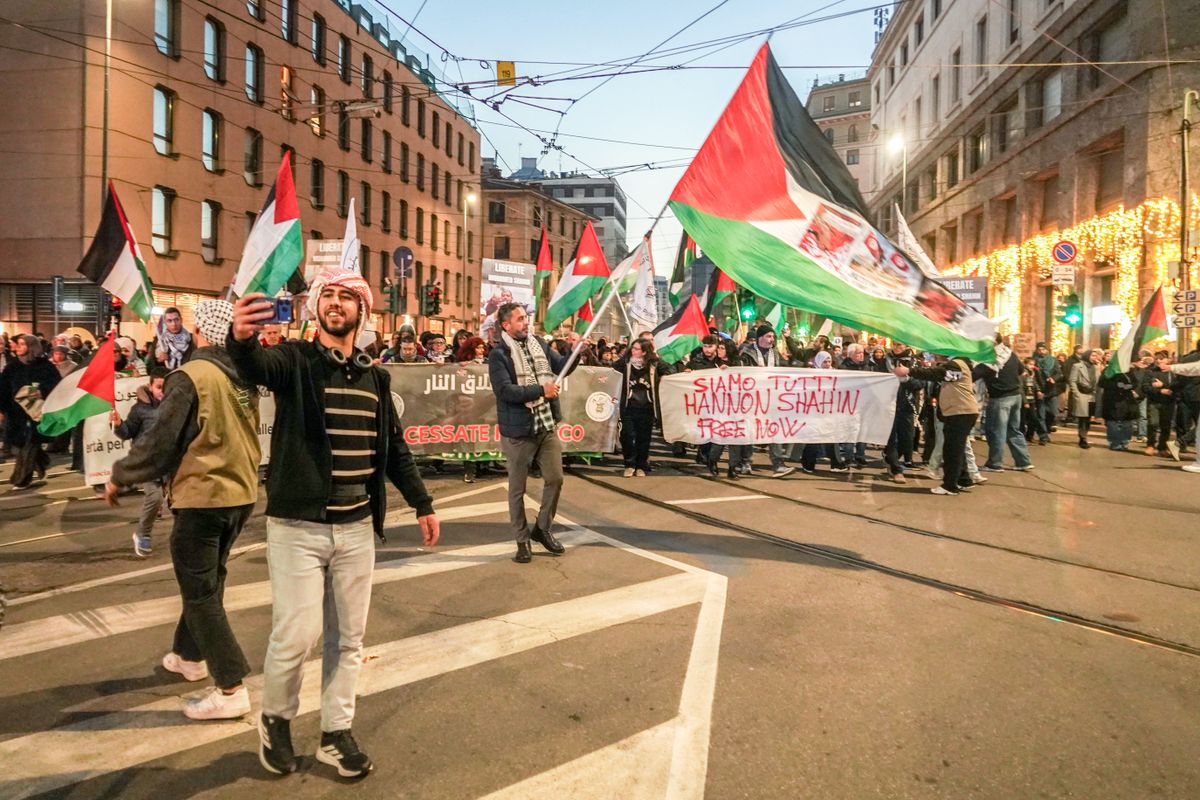 A torinói imám kitoloncolását kormánypárti politikusok kezdeményezték, miután több alkalommal&nbsp;utcai tüntetéseken éltette az október 7-ei Hamász mészárlásokat