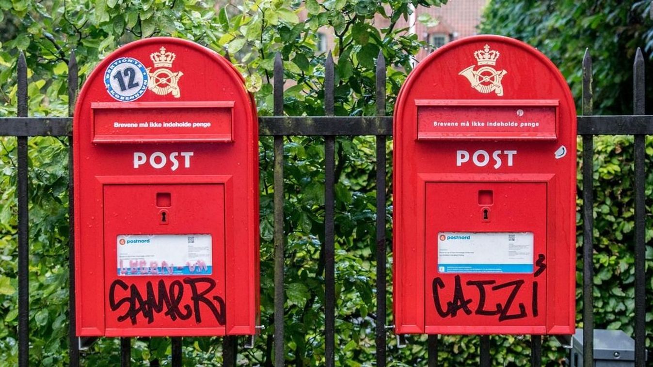 A dán posta megszűnteti a levélkézbesítés szolgáltatását. A jellegzetes piros postaládkat ezentúl csak a múzeumokban lehet majd látni