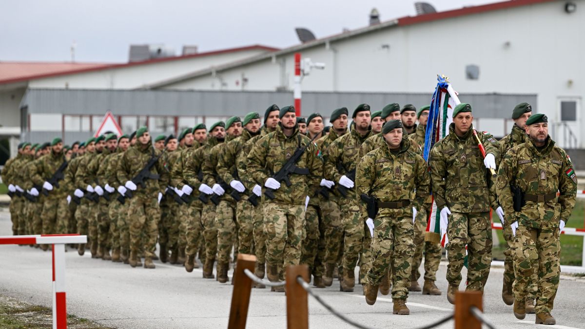 A NATO koszovói missziójában (KFOR) szolgáló magyar katonák a Novo Selo-i táborban