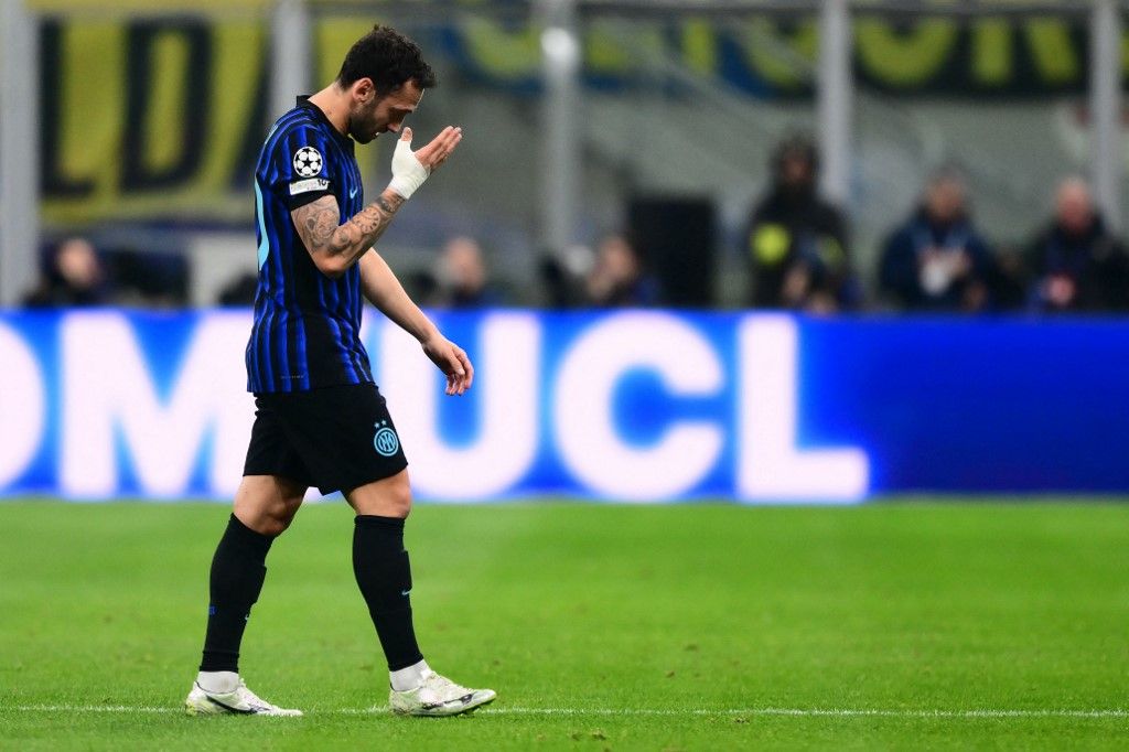 Az Inter már a 10. percben elveszítette egyik legjobb játékosát, a török Hakan Calhanoglut