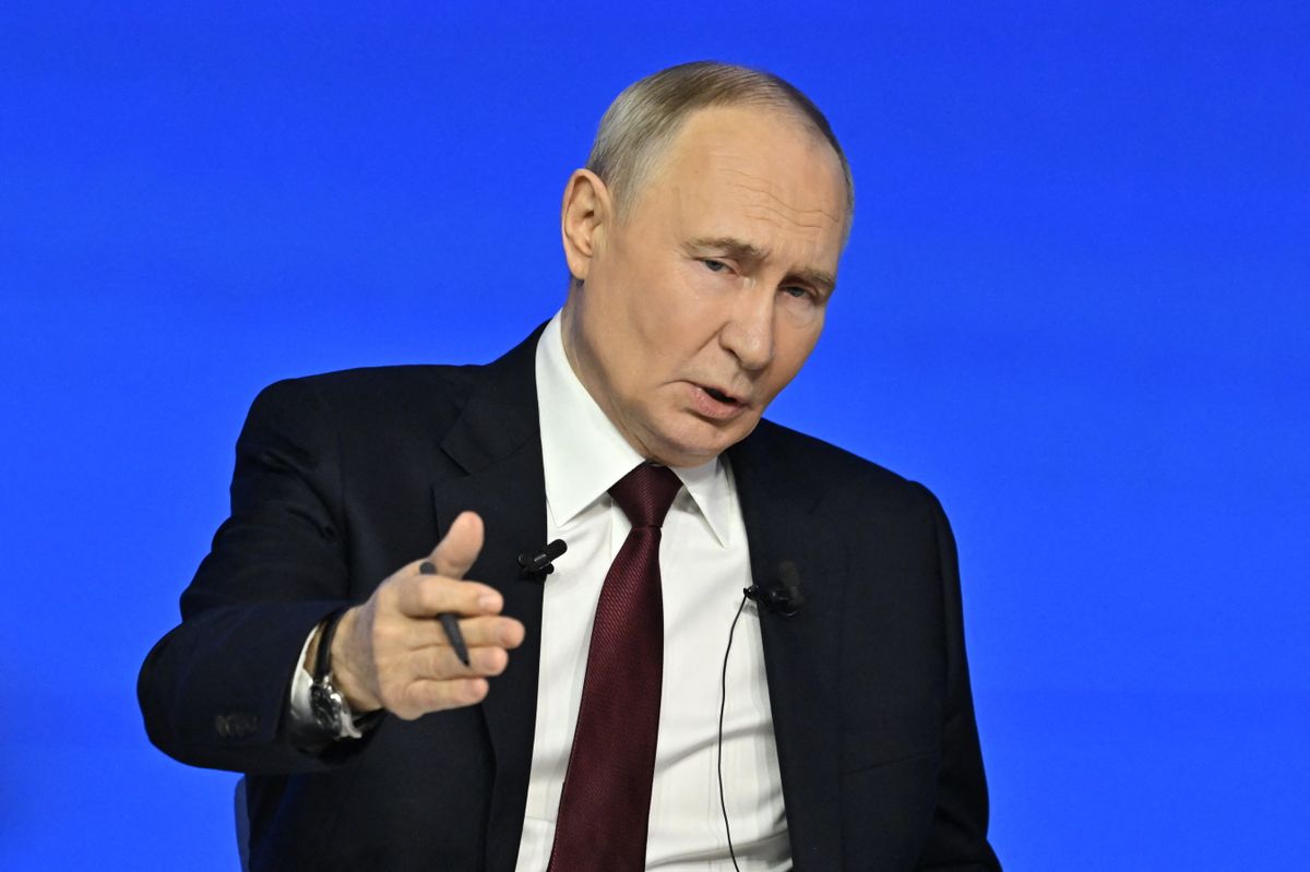 Putyin nyitott egy tárgyalásra Macronnal