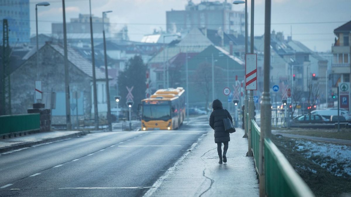 Köd, pára, ónos szitálás – borúsan indul a nap + videó