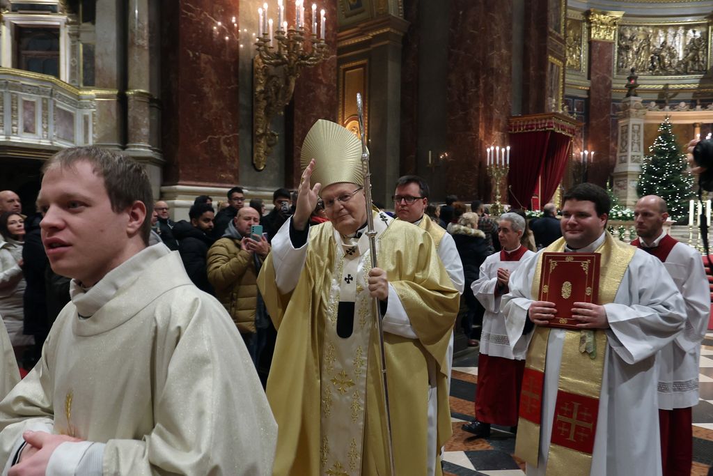 Erdő Péter karácsonyi éjféli szentmisét celebrált a Szent István-bazilikában