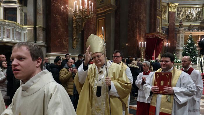 Erdő Péter karácsonyi éjféli szentmisét celebrált a Szent István-bazilikában