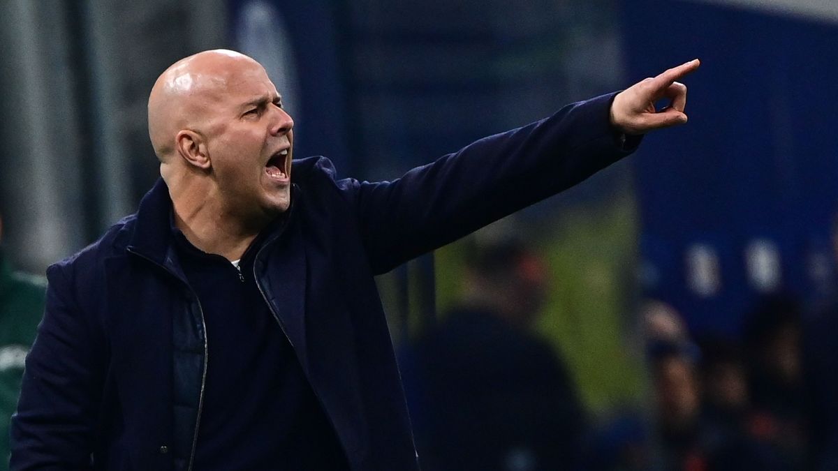 Slot és Seedorf összekapott a pálya szélén a Liverpool győzelme után + videó