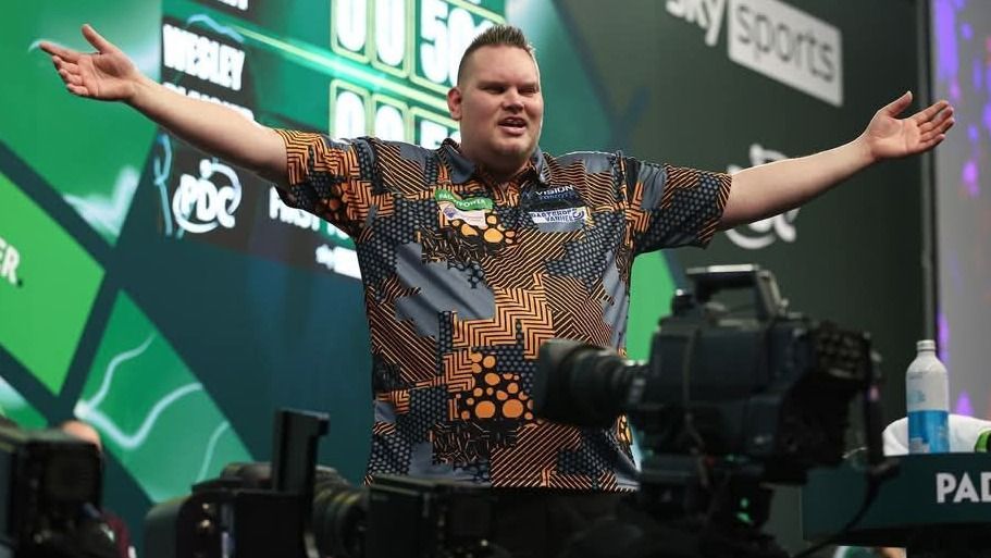 Wesley Plaisier Gerwyn Price után Krzysztof Ratajskit is legyőzte, és már nyolcaddöntős a darts-vb-n