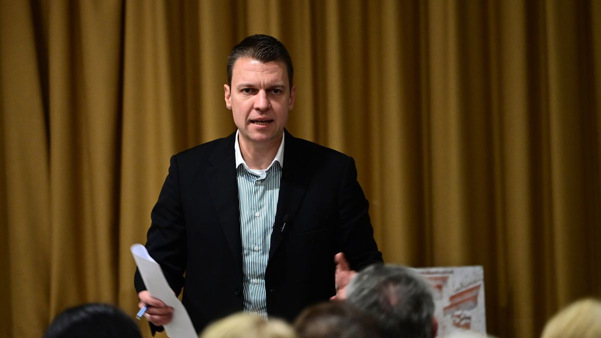 Menczer: Amíg Orbán Viktor vezeti az országot, a magyarok pénzét nem küldjük Ukrajnába