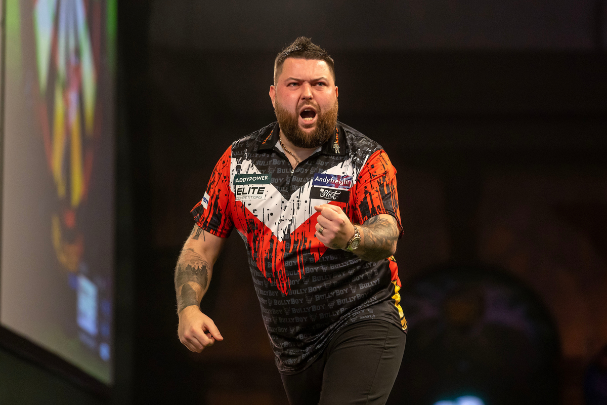 Luke Littler mellett Michael Smith is továbbjutott