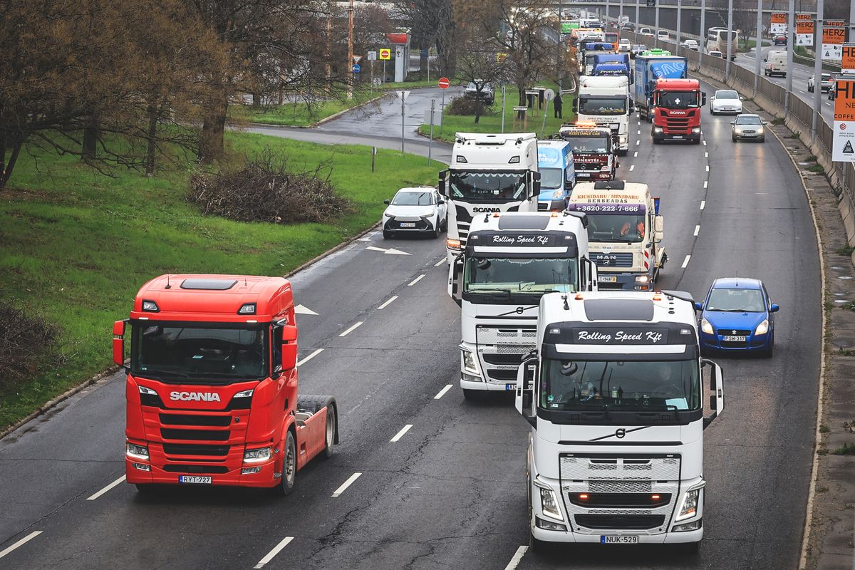 autópálya, fuvarozók demonstrációja M3-as autópálya