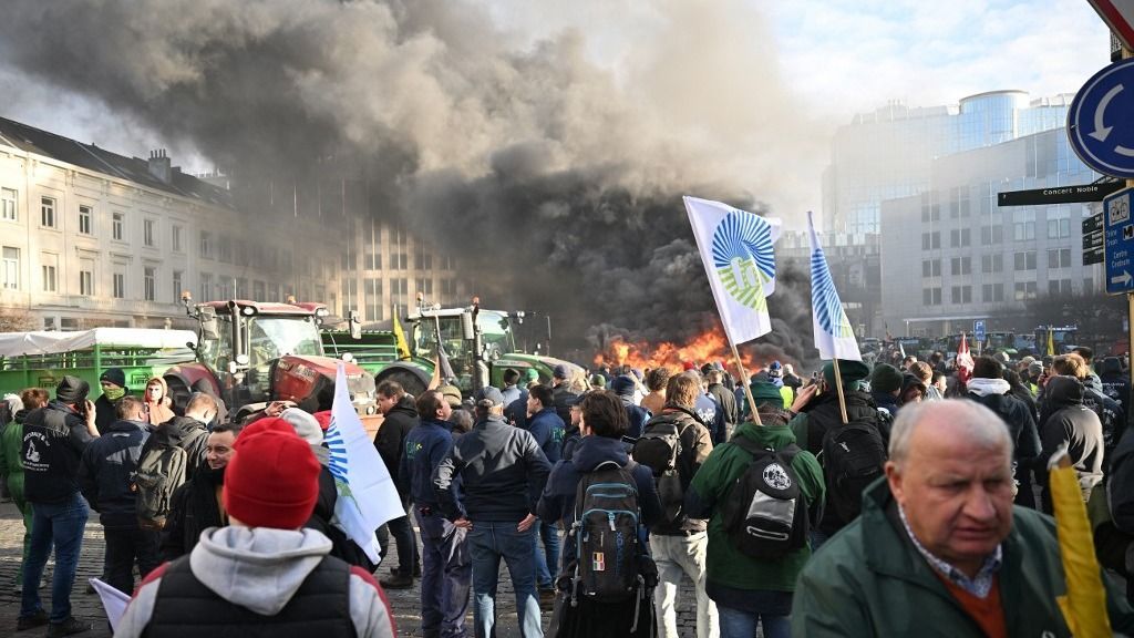 Brüsszelben még mindig tüntetnek a gazdák a Mercosur-megállapodás miatt